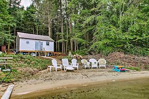 Hartford Cottage w/ Private Beach on Bear Pond!