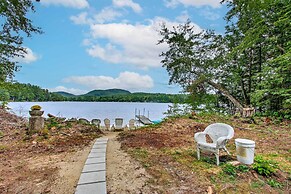 Hartford Cottage w/ Private Beach on Bear Pond!