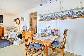 Hartford Cottage w/ Private Beach on Bear Pond!