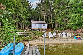 Hartford Cottage w/ Private Beach on Bear Pond!