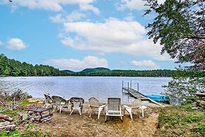 Hartford Cottage w/ Private Beach on Bear Pond!