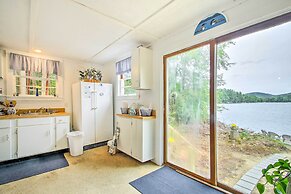 Hartford Cottage w/ Private Beach on Bear Pond!