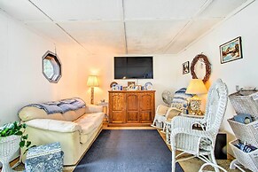 Hartford Cottage w/ Private Beach on Bear Pond!