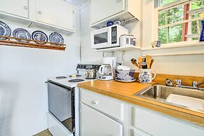 Hartford Cottage w/ Private Beach on Bear Pond!