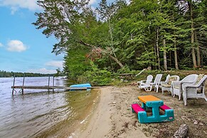 Hartford Cottage w/ Private Beach on Bear Pond!