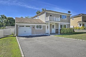 Glen Cove Home: Walk to Boardwalk + Dining!