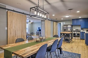 Howdy Haus: Pool + Hot Tub + Outdoor Space