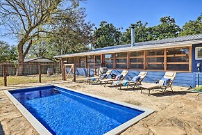 Howdy Haus: Pool + Hot Tub + Outdoor Space