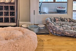 Howdy Haus: Pool + Hot Tub + Outdoor Space