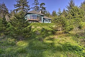Forested Gold Beach House w/ Panoramic Ocean Views