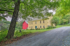 Historic Hanover Area Home, 16 Miles to Dartmouth!
