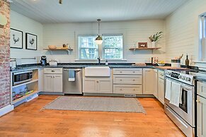 Farmhouse Cottage on 10 Acres: Trails On-site