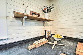 Farmhouse Cottage on 10 Acres: Trails On-site