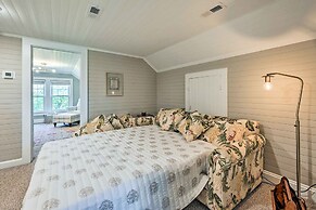 Farmhouse Cottage on 10 Acres: Trails On-site