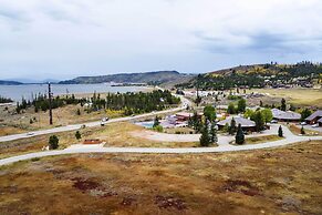 Near Lake Granby: Grand Lake Townhome w/ Views