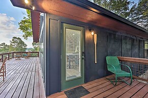 'foxtail' Cabin Retreat: Steps to Beaver Lake!