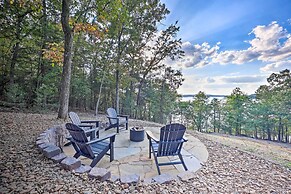 'foxtail' Cabin Retreat: Steps to Beaver Lake!