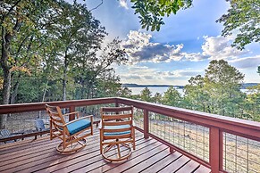 'foxtail' Cabin Retreat: Steps to Beaver Lake!