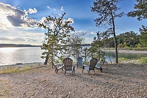 'foxtail' Cabin Retreat: Steps to Beaver Lake!