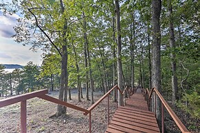 'foxtail' Cabin Retreat: Steps to Beaver Lake!