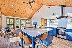 'foxtail' Cabin Retreat: Steps to Beaver Lake!