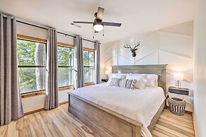 'foxtail' Cabin Retreat: Steps to Beaver Lake!