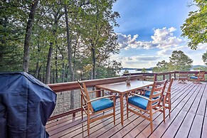 'foxtail' Cabin Retreat: Steps to Beaver Lake!