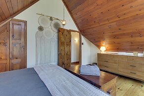 Front Royal Hilltop Cabin w/ Panoramic Views!