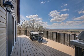 Front Royal Hilltop Cabin w/ Panoramic Views!