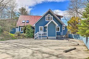 Deck + Lake Views: Grand Glenville Retreat