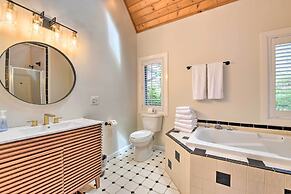 Deck + Lake Views: Grand Glenville Retreat