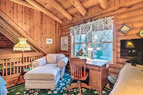 Gatlinburg Log Cabin w/ Hot Tub & Mountain Views!