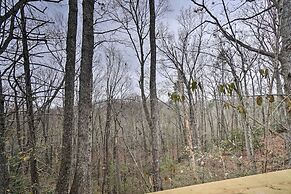 Gatlinburg Log Cabin w/ Hot Tub & Mountain Views!