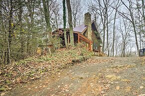 Gatlinburg Log Cabin w/ Hot Tub & Mountain Views!