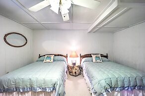 Near Beech Mountain: Crimson Cabin w/ Views