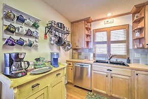 Near Beech Mountain: Crimson Cabin w/ Views