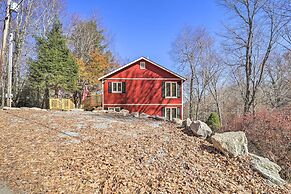 Near Beech Mountain: Crimson Cabin w/ Views