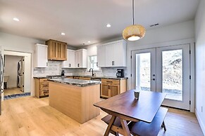 Lake Roosevelt Getaway w/ Lake + Mountain Views!