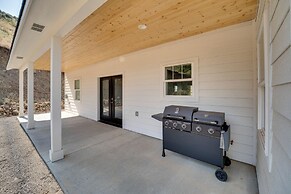 Lake Roosevelt Getaway w/ Lake + Mountain Views!