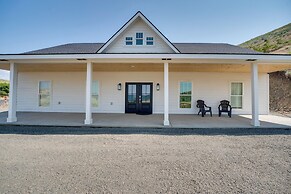 Lake Roosevelt Getaway w/ Lake + Mountain Views!