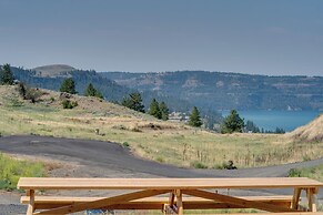 Lake Roosevelt Getaway w/ Lake + Mountain Views!