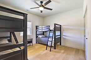 Lake Roosevelt Getaway w/ Lake + Mountain Views!