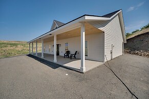 Lake Roosevelt Getaway w/ Lake + Mountain Views!