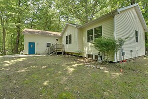 Lake Michigan Gem < Half-mi to Private Beach!