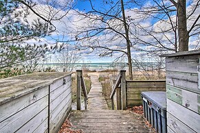 Lake Michigan Gem < Half-mi to Private Beach!