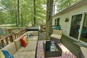 Lake Michigan Gem < Half-mi to Private Beach!