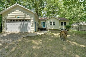 Lake Michigan Gem < Half-mi to Private Beach!