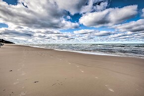 Lake Michigan Gem < Half-mi to Private Beach!