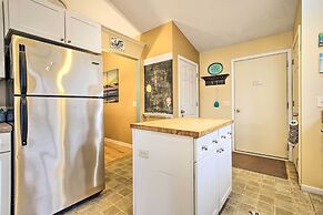 Lake Michigan Gem < Half-mi to Private Beach!