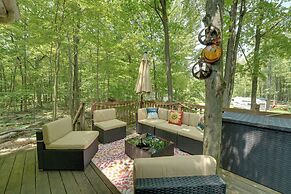 Lake Michigan Gem < Half-mi to Private Beach!